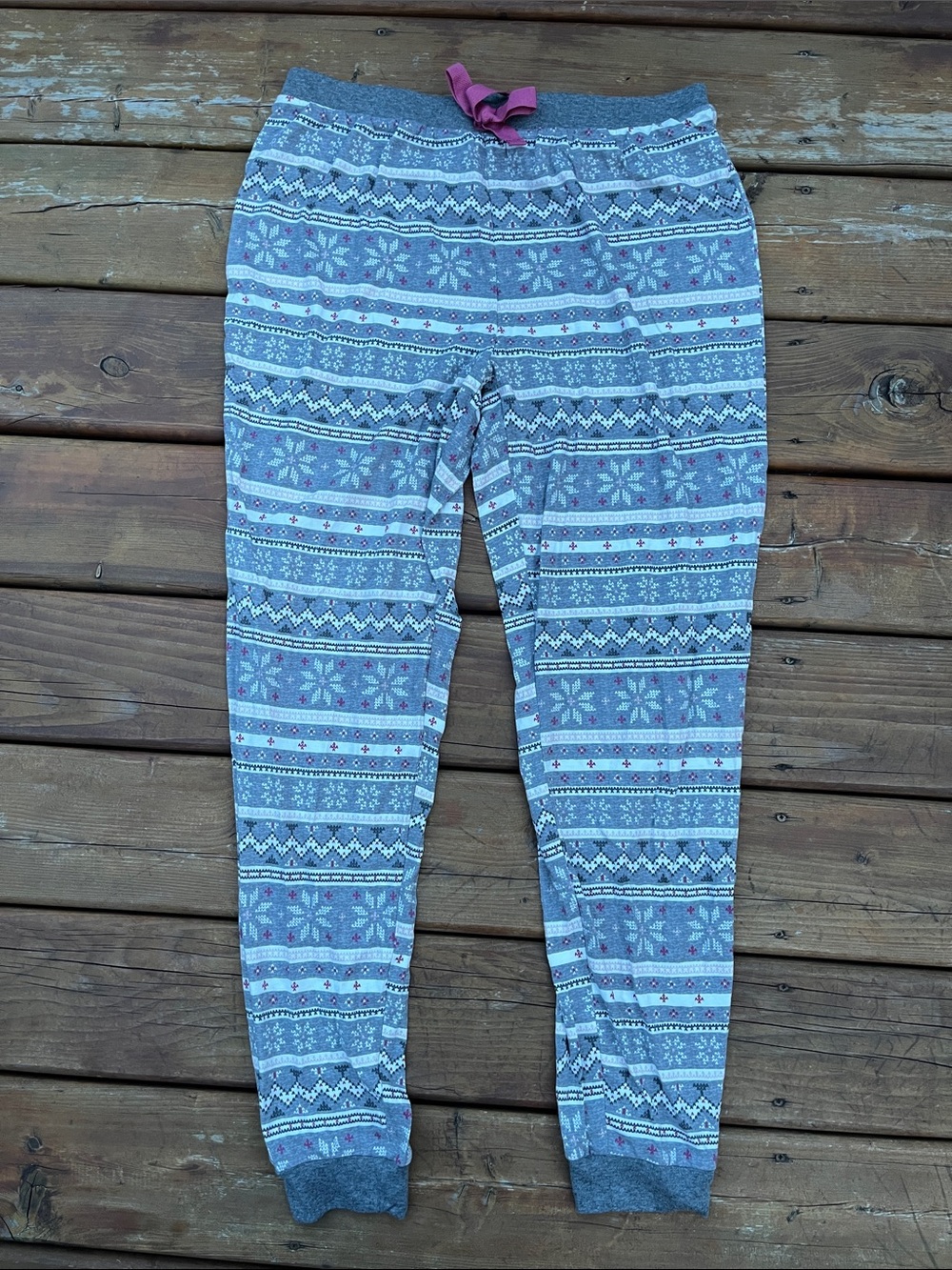 Reitmans grey and pink patterned pyjama pants
